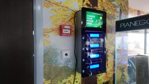 chrarge-box-punjac-sa-4-pretinca