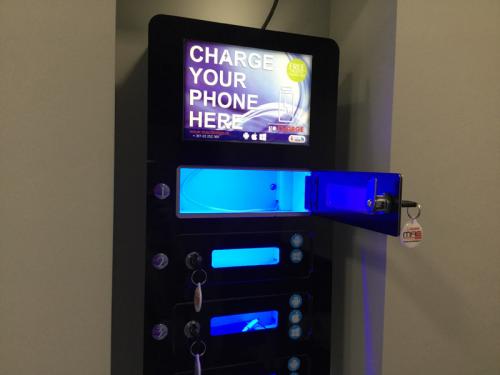 chrarge-box-punjac-sa-4-pretinca