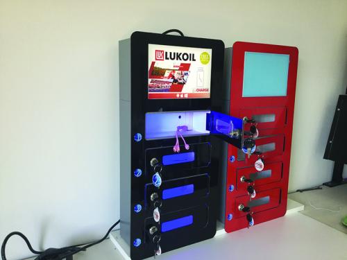 chrarge-box-punjac-sa-4-pretinca